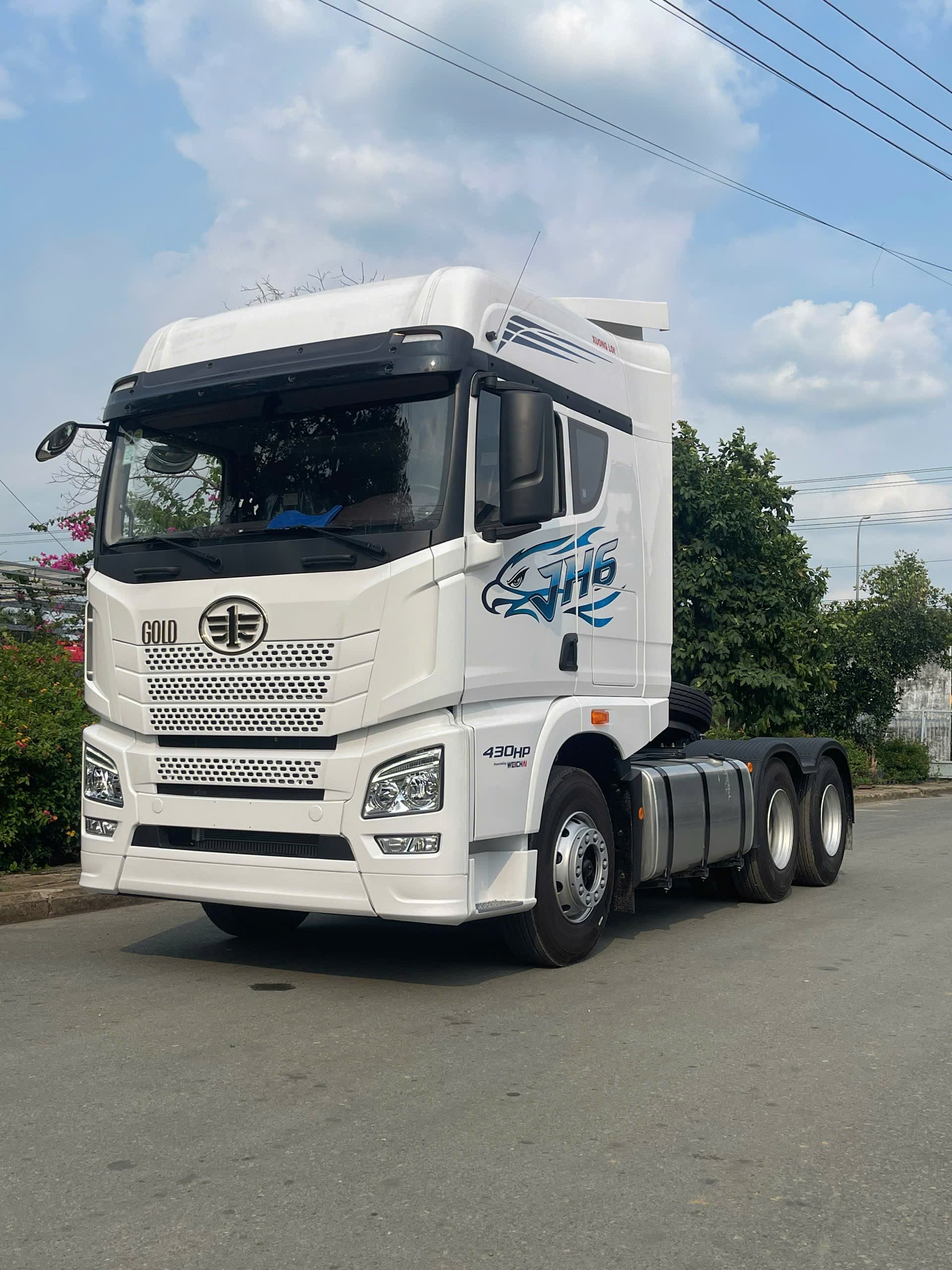 FAW 430HP 2025 · Trắng